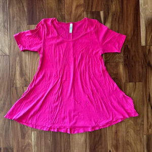 LuLaRoe Hot Pink Perfect Tee size XS